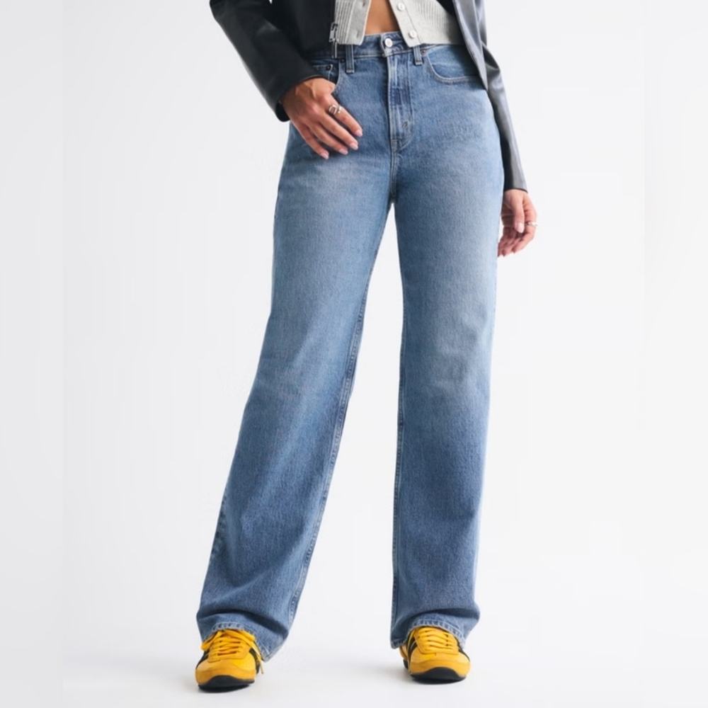 Abercrombie Curve Love High Rise 90s Relaxed Jean